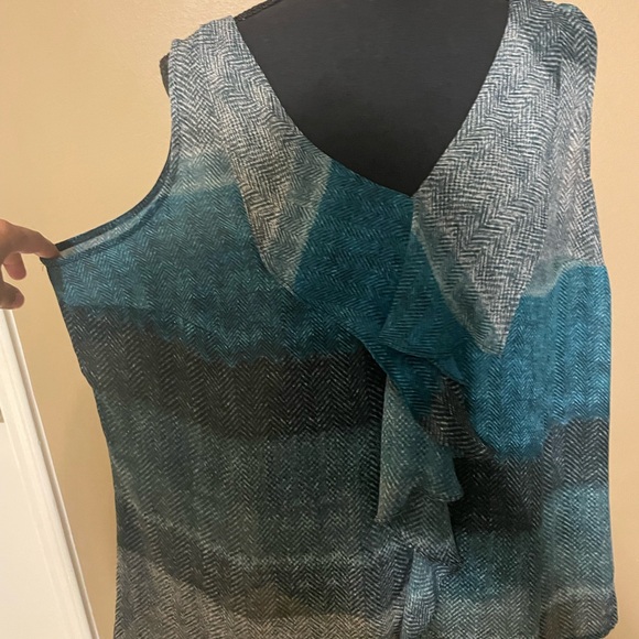 Sleeveless Top - Picture 4 of 4